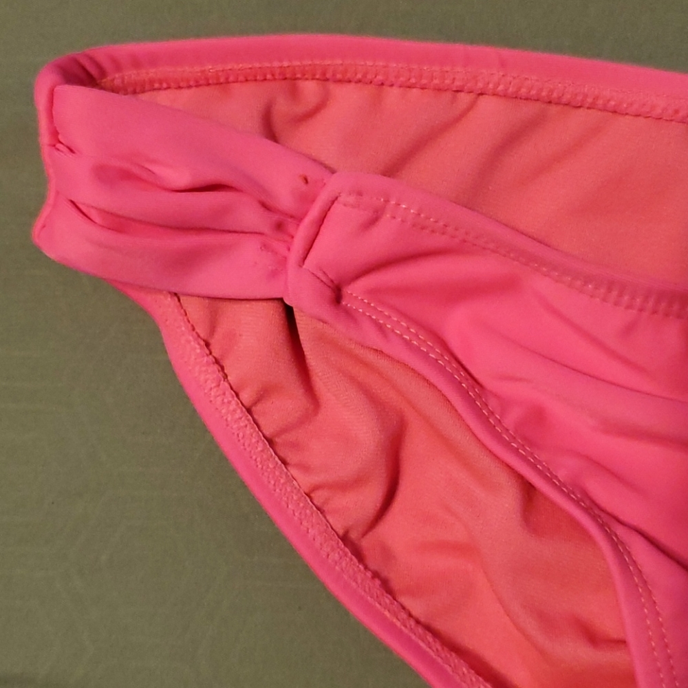 Pink Bikini - Picture 3 of 7